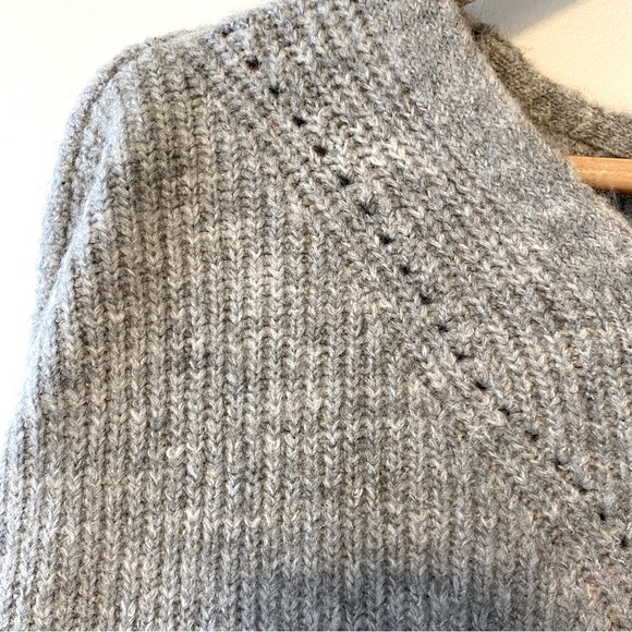 Soft grey knit sweater - Picture 3 of 7